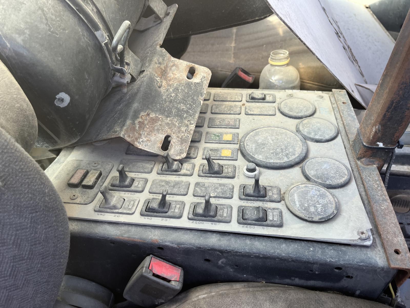 ./imagenes/INVOICE/2019/16840/CAMION BARREDORA GMC TOPKICK C7500 (8).JPG